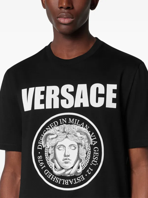 関税込★VIP価格【VERSACE】Tシャツ メドゥーサ ロック Versace メドゥーサ ロック Tシャツ | ブラック | FARFETCH JP