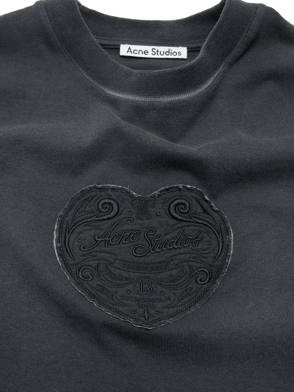 Acne Studios T-shirt met hartpatch Zwart