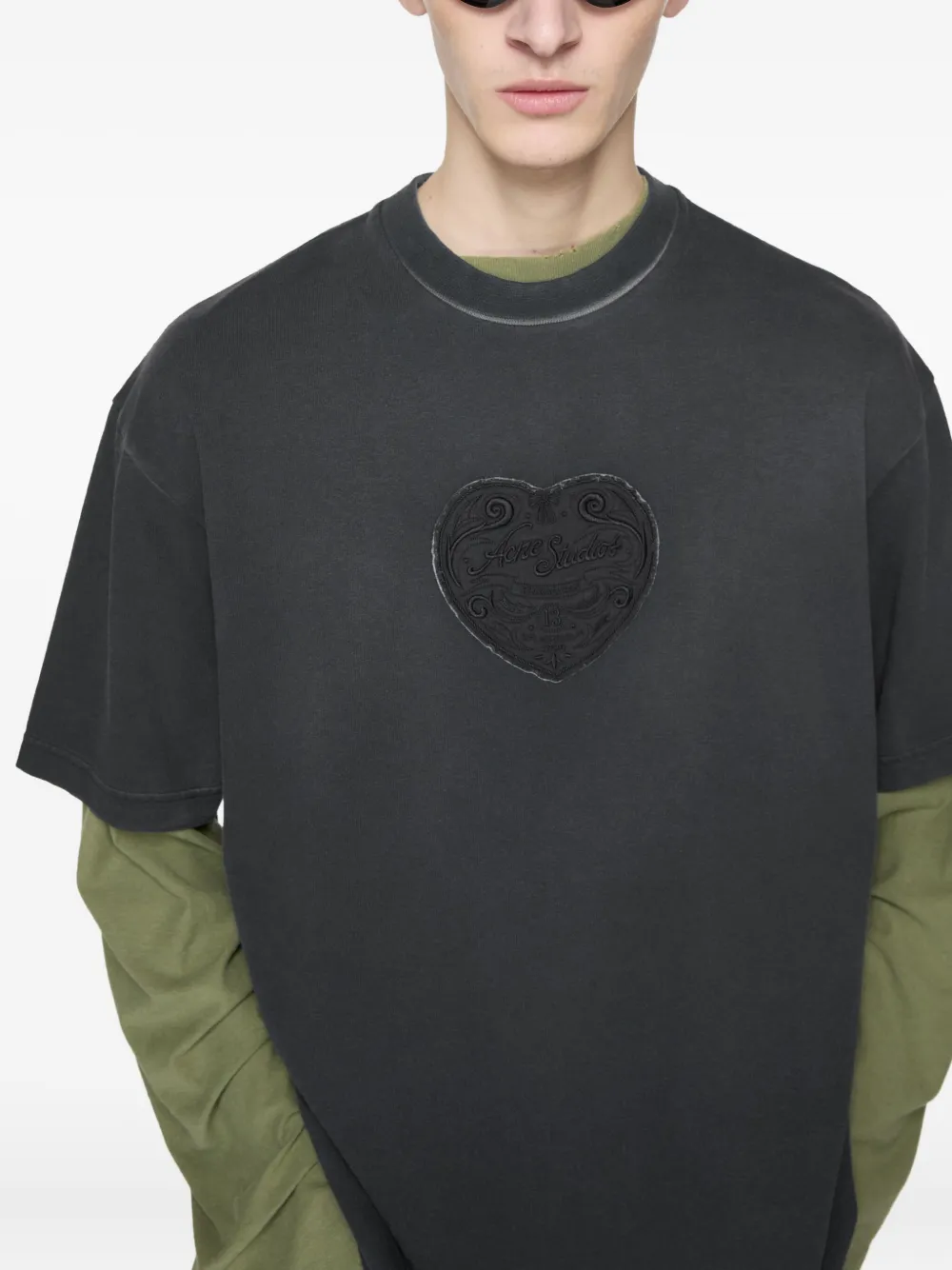 Acne Studios T-shirt met hartpatch Zwart