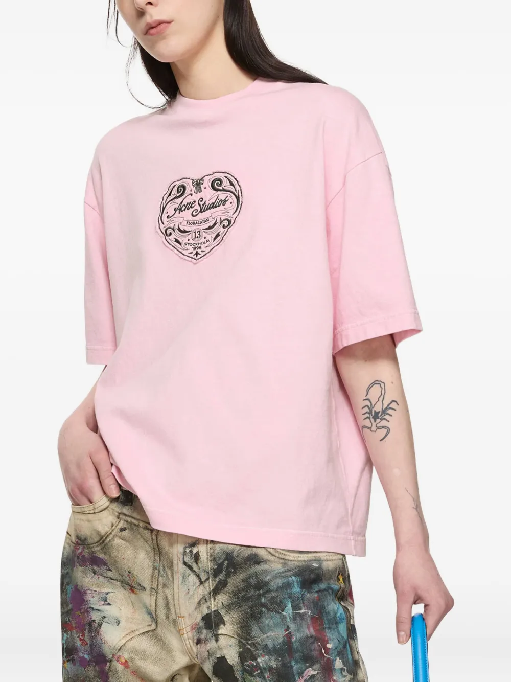 Acne Studios T-shirt met hartlogo Roze