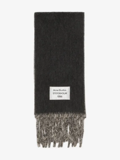 Acne Studios mascada con flecos