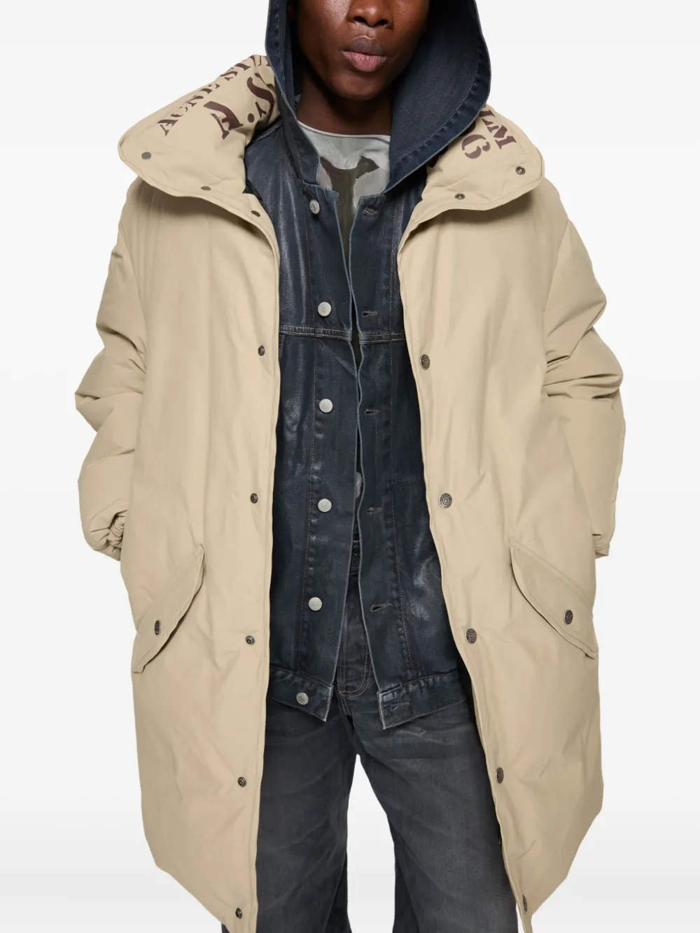 Acne Studios Gewatteerde parka met knopen Beige