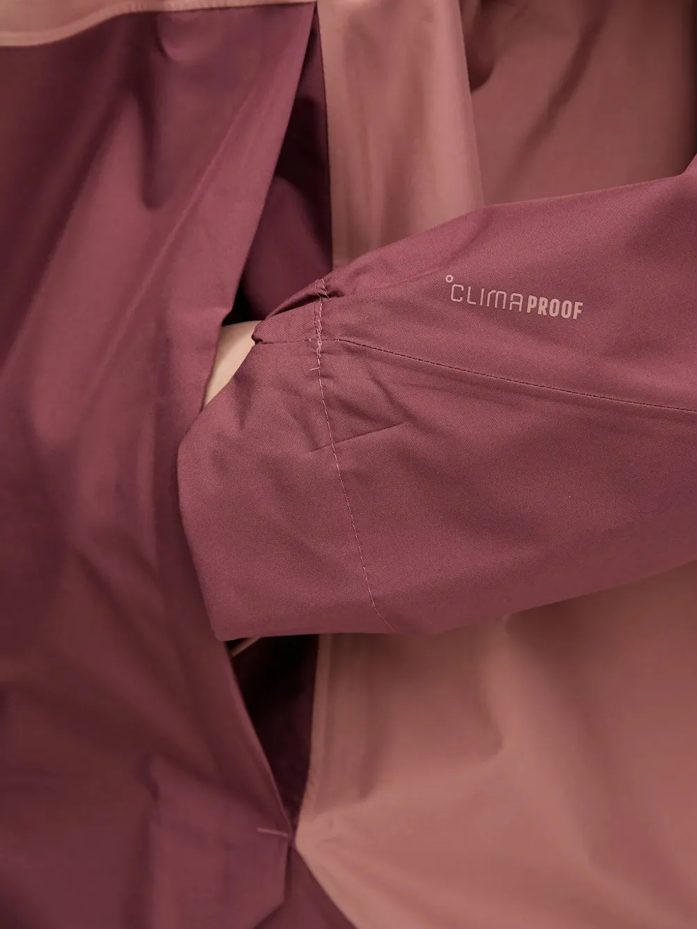 adidas Terrex tweekleurig jack met capuchon Roze