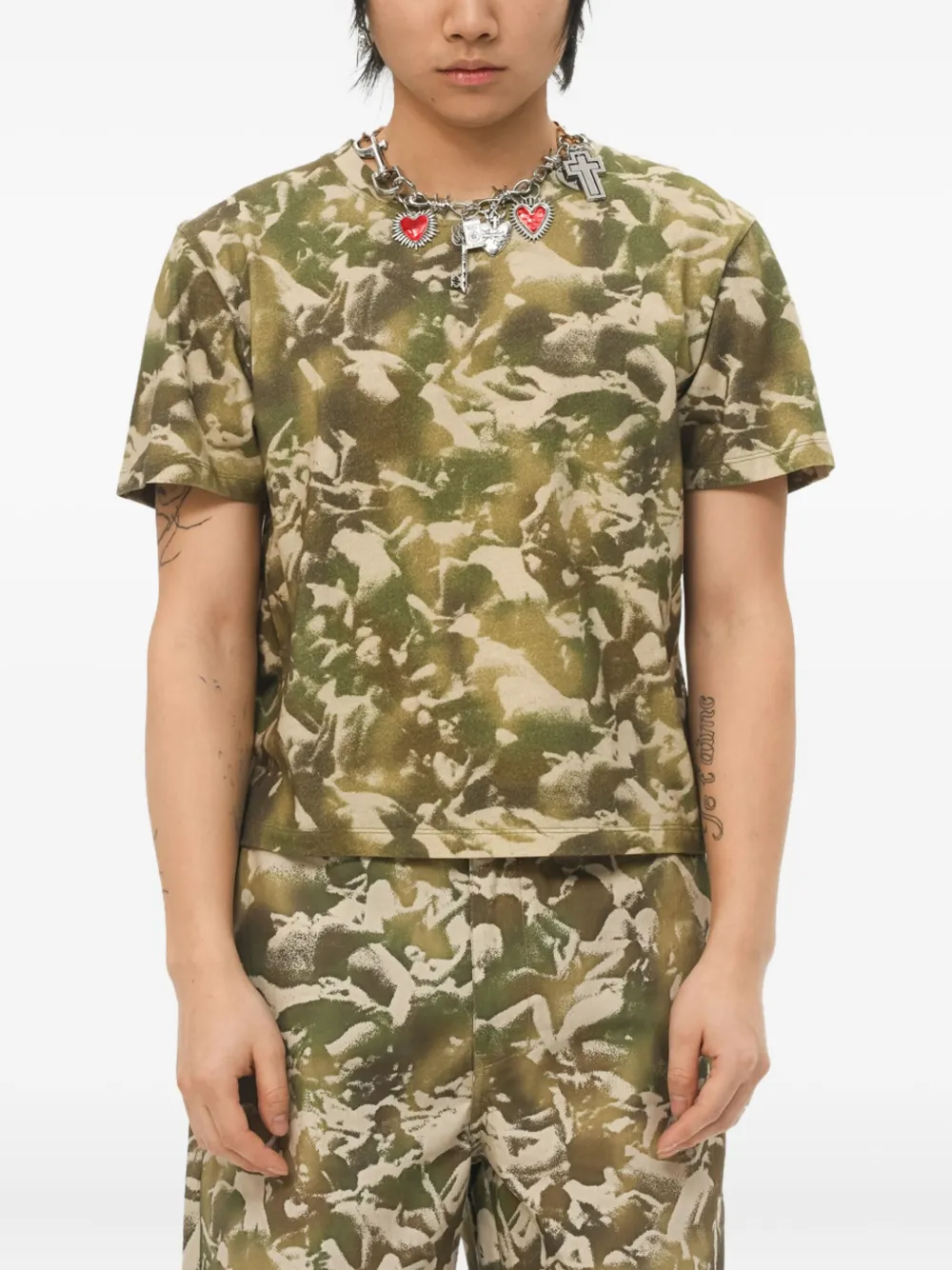 CARNE BOLLENTE playera con estampado militar | Playeras y jerséis | Image 2