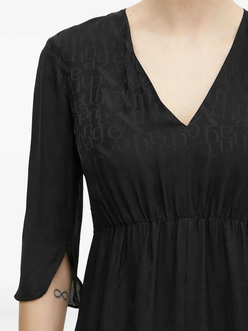 Armani Exchange V-neck embossed-pattern midi dress Zwart