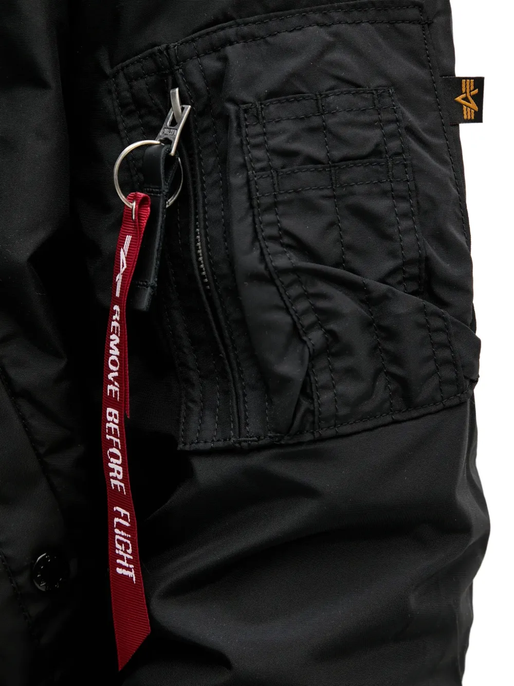 Alpha Industries Bomberjack met ritszak Zwart