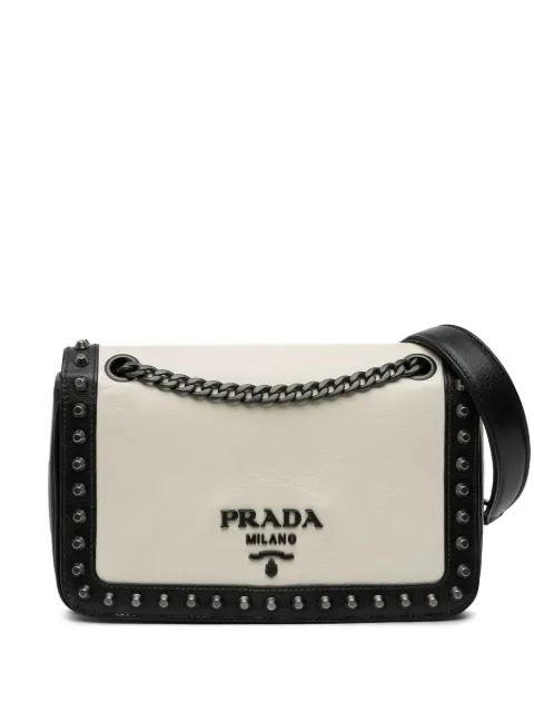 Prada Pre-Owned bolsa de hombro pequeña de piel de becerro glaseada y solapa con apliques 2013-2024