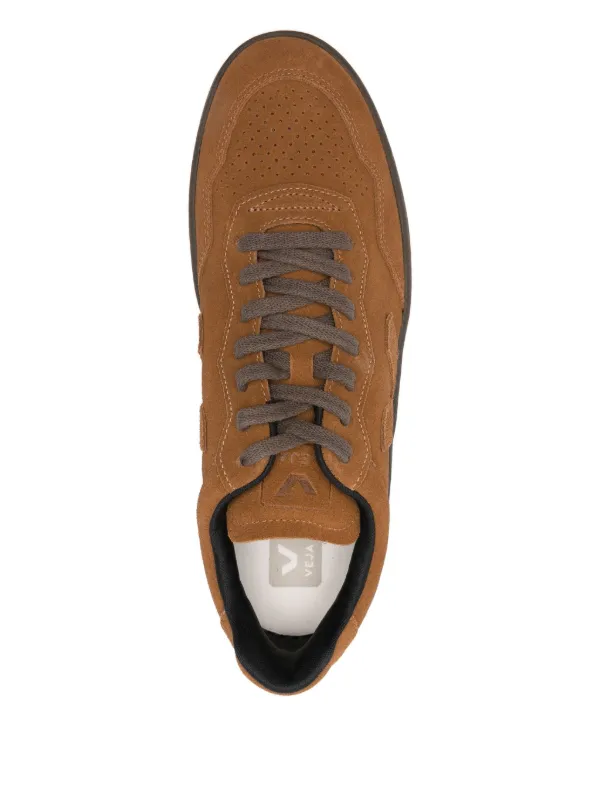 VEJA V-90 スエード スニーカー | ブラウン | FARFETCH JP