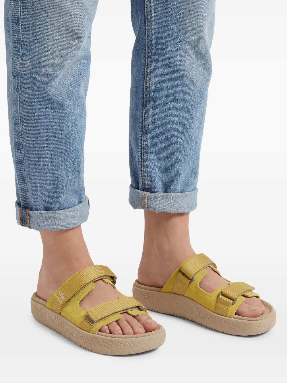 VEJA Arpoador suède sandalen met dubbele bandjes Geel