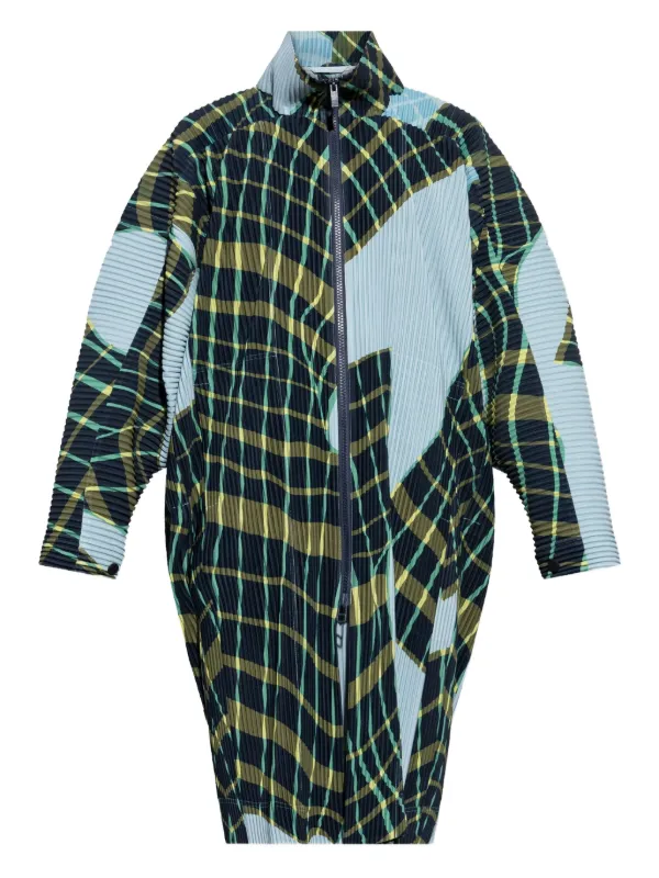 Homme Plissé Issey Miyake Windswept Plaid Coat | Blue | FARFETCH