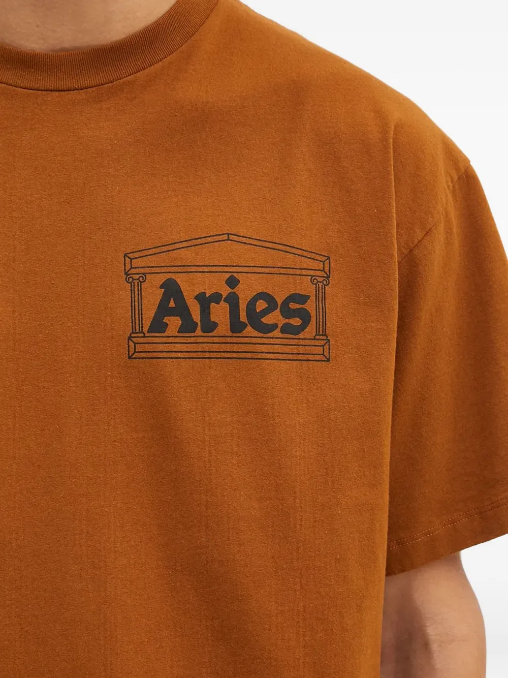 Aries T-shirt met logoplakkaat Bruin