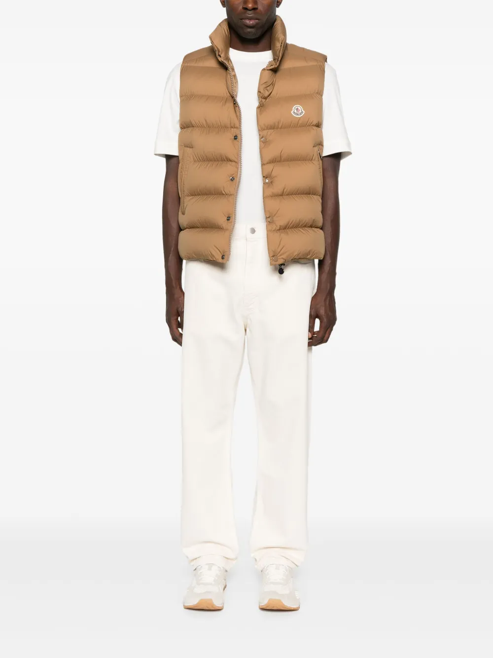 Moncler T-shirt met logopatch Beige