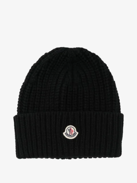 Moncler ribbstickad mössa med logotyp