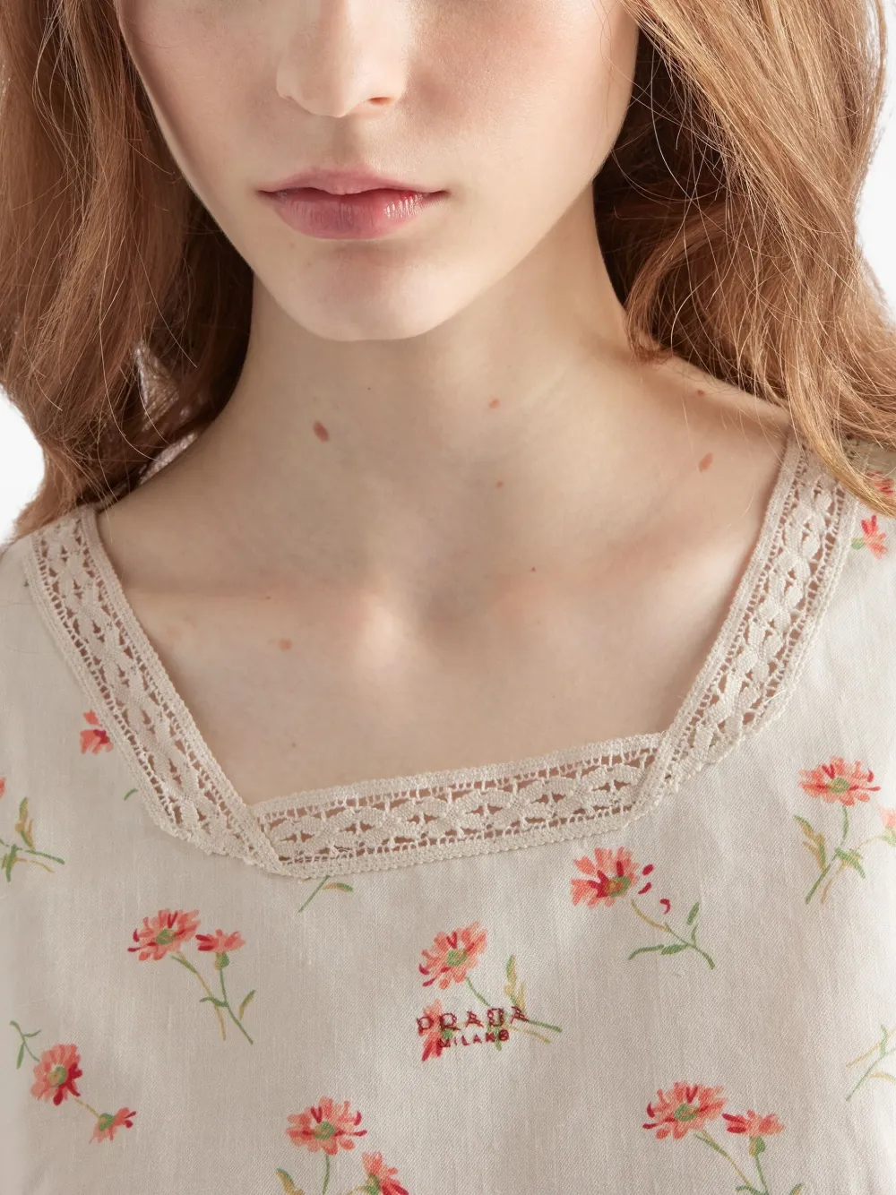 Prada Polotop met geborduurde bloemen Beige