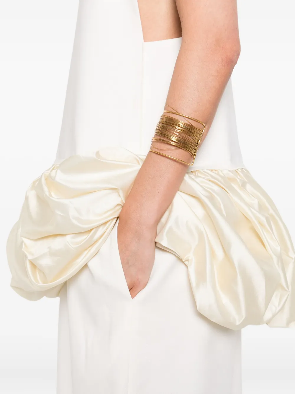 Carven Zijden jurk met ruches Beige