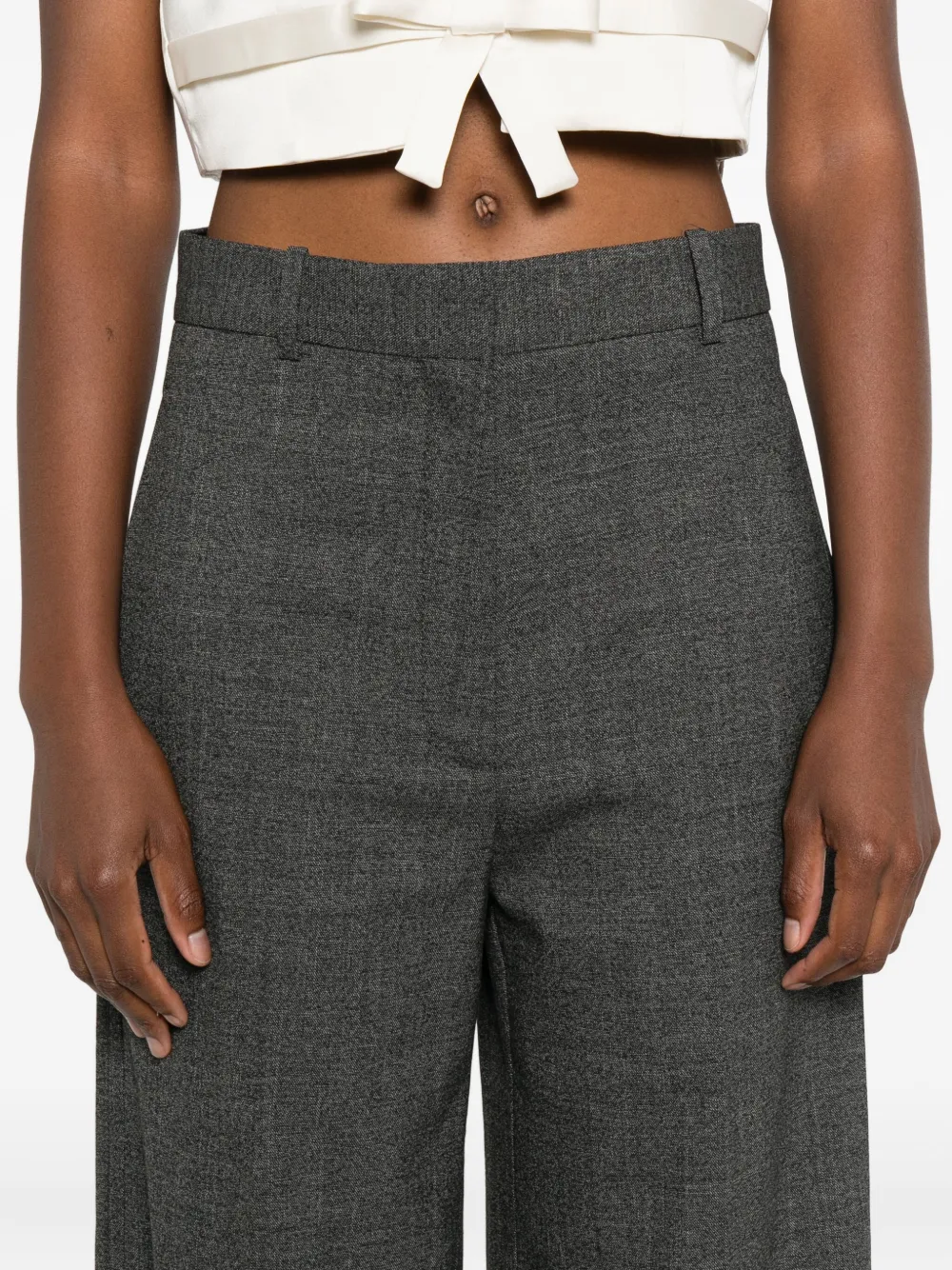 Sandro Flat-front Tailored Trousers In Gray