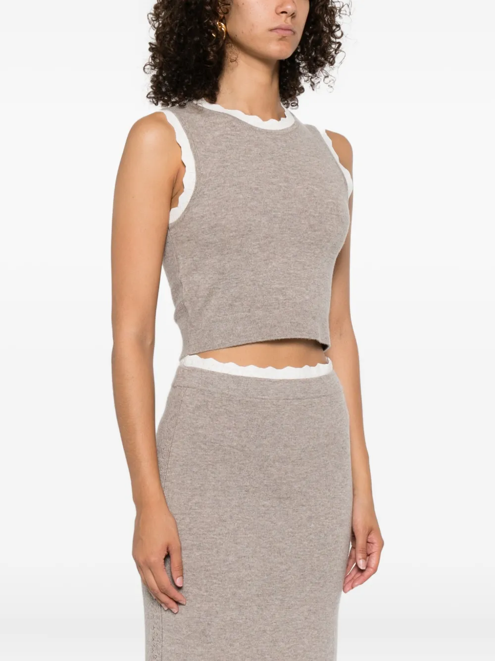 SANDRO Mouwloze top met gewelfde afwerking Beige