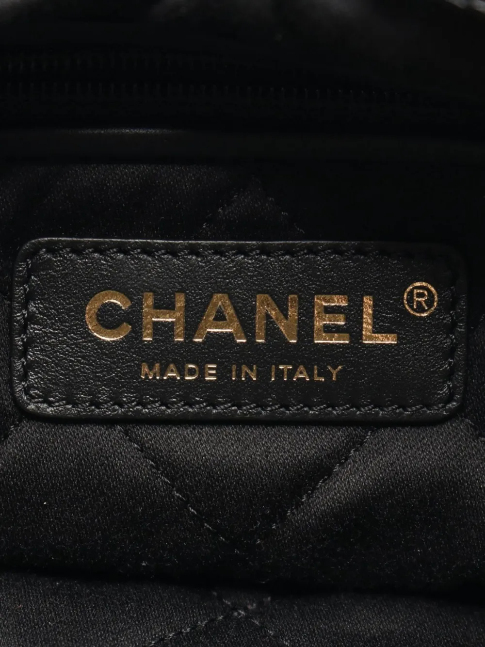 Pre-owned Chanel 2021 Large 22 Backpack In Black