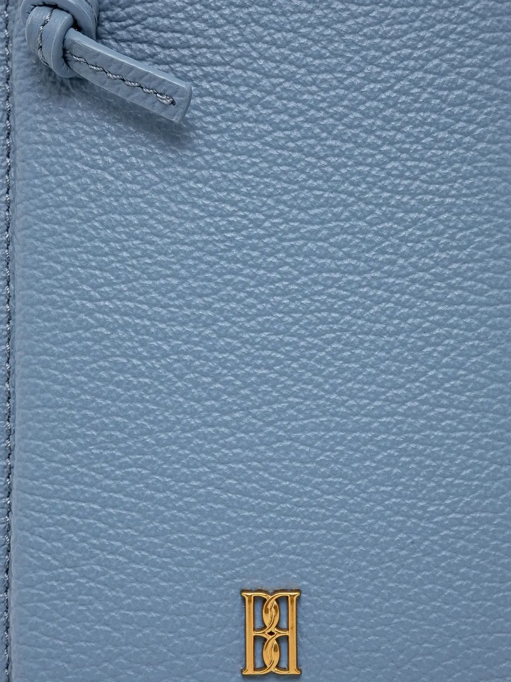 By Malene Birger Geknoopte leren telefoonhoes Blauw