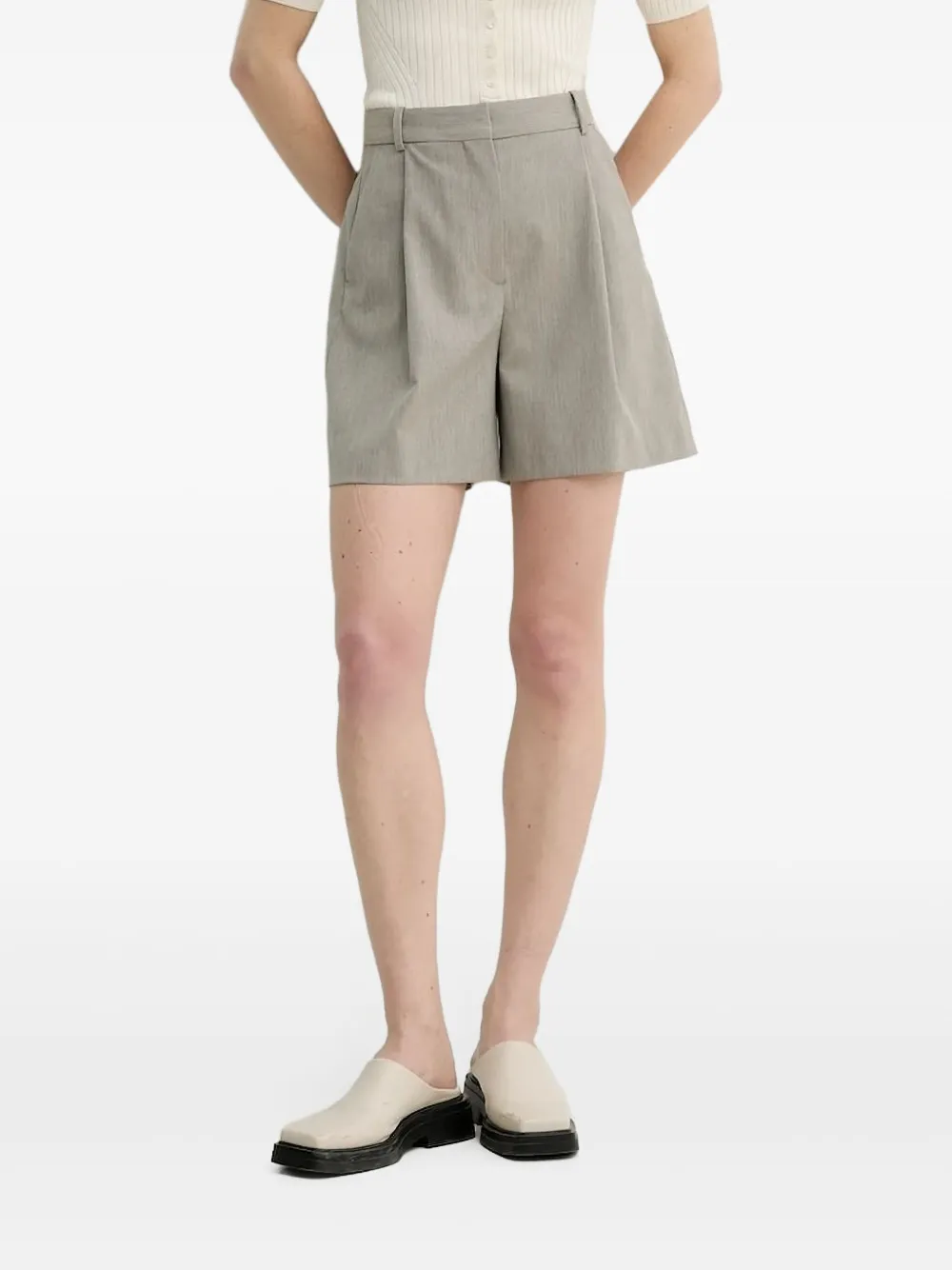 By Malene Birger pleated concealed-fastening shorts Grijs