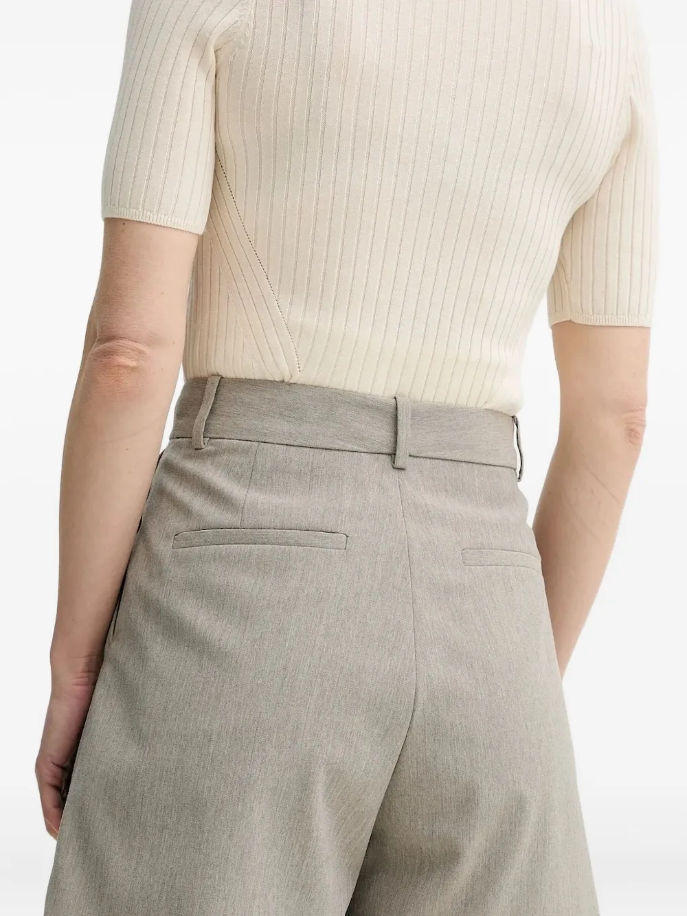 By Malene Birger pleated concealed-fastening shorts Grijs