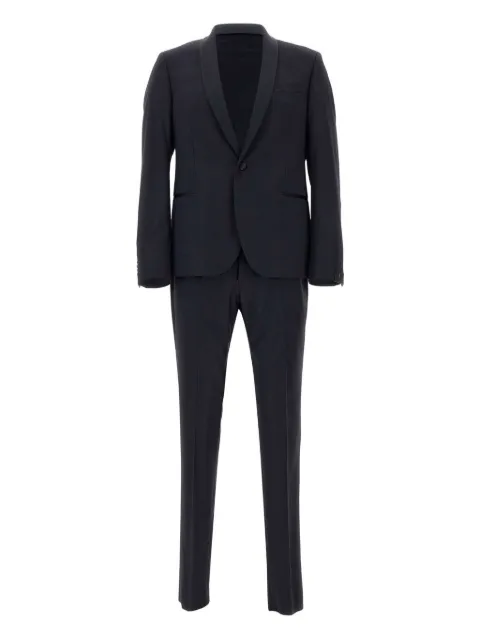 Manuel Ritz traje con botones
