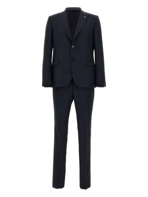 Manuel Ritz traje con botones