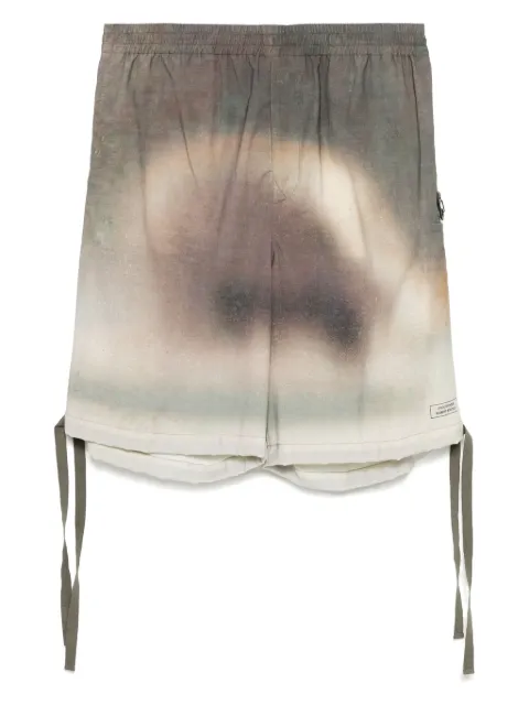 Undercover shorts estampados en colaboración con Robert Bosisio