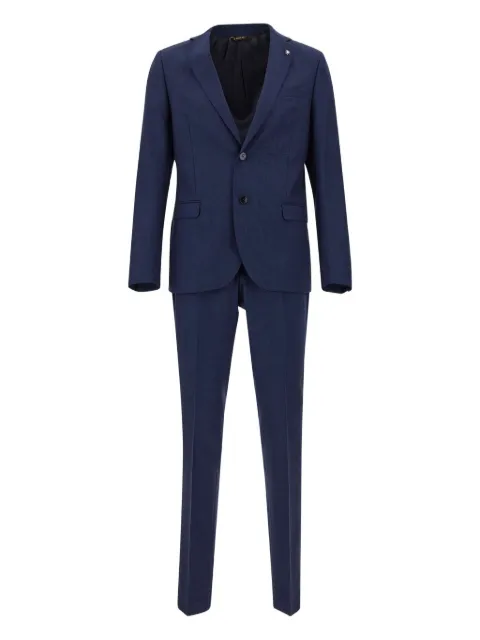 Manuel Ritz traje con botones