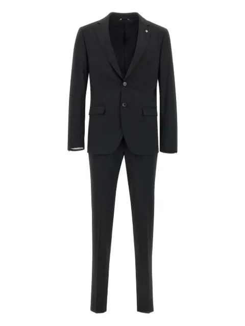 Manuel Ritz traje con botones