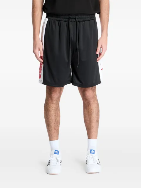 NEW ERA CAP shorts deportivos con logo estampado