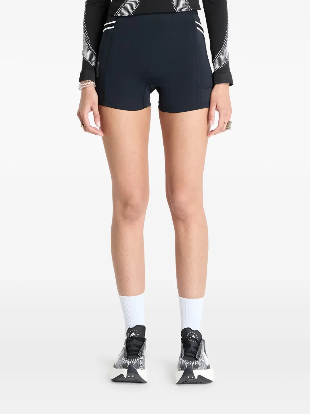 Under Armour Run 96 Shorts | Black | Image 1