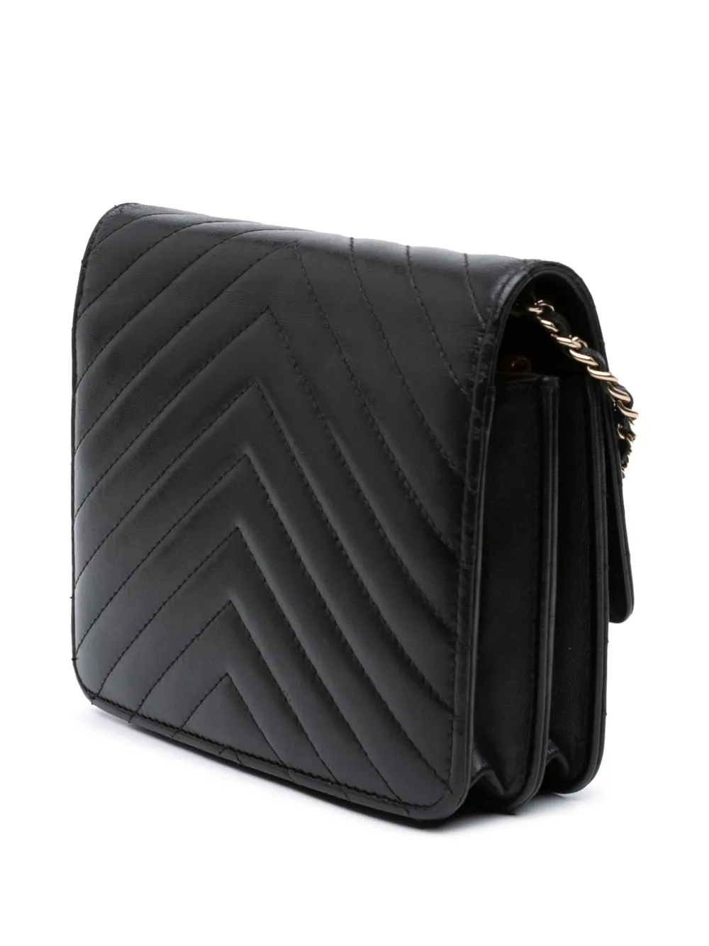 CHANEL Pre-Owned شنطة كروس شيفرون جلد حمل مربعة بشعارCC وبتصميم محفظة وسلسلة 2017-2018 | كلاسيكيات | Image 2