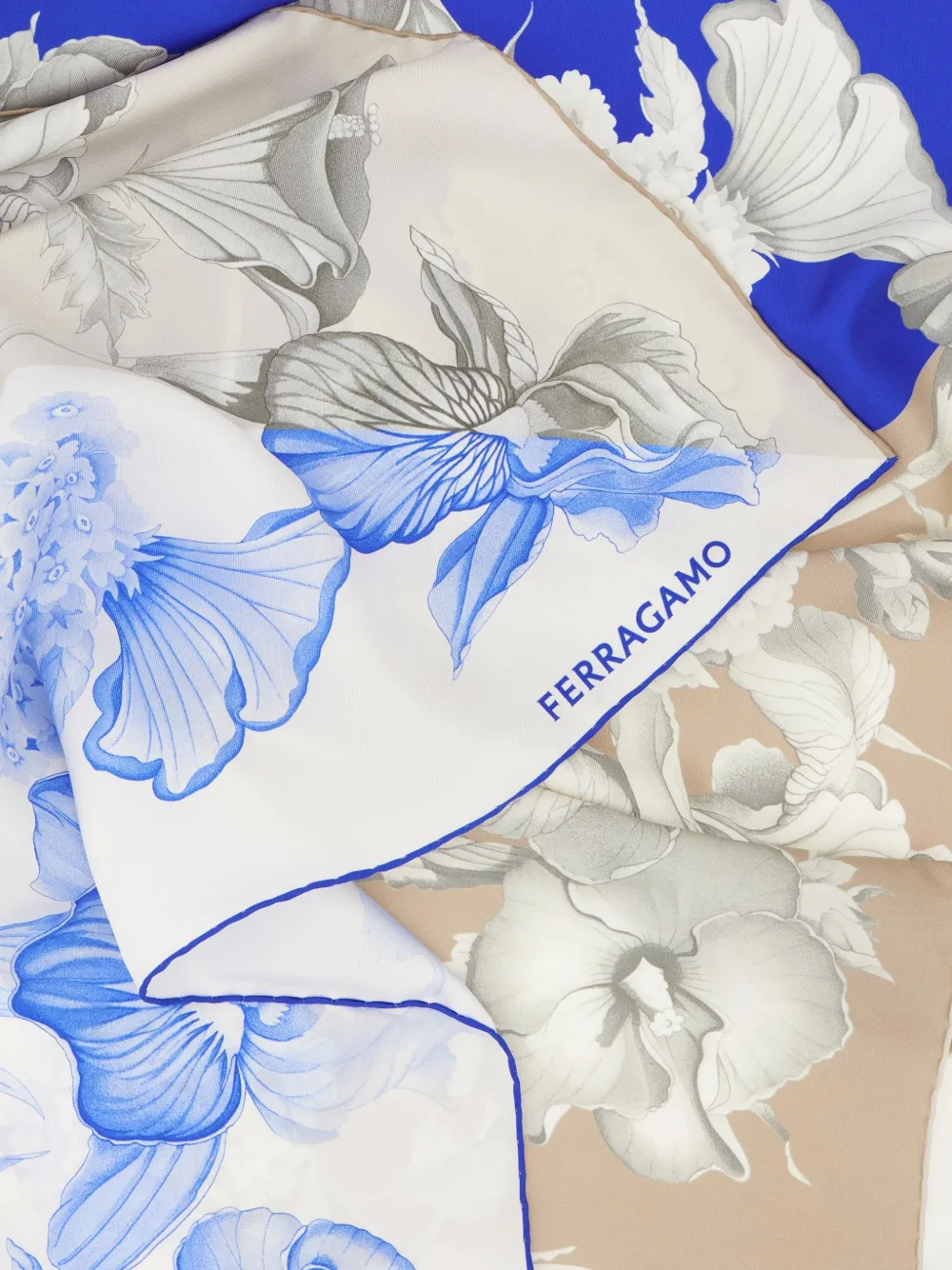 Ferragamo hydrangea-print scarf - Blauw