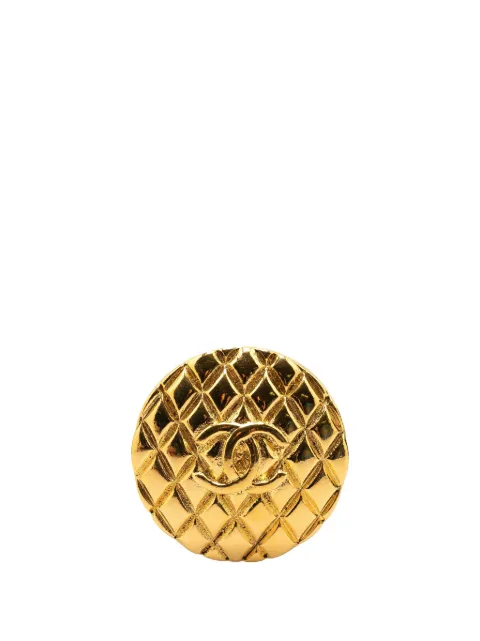 CHANEL Pre-Owned 1980-1990 Gold Plated CC Quilted Round Brooch costume brooch