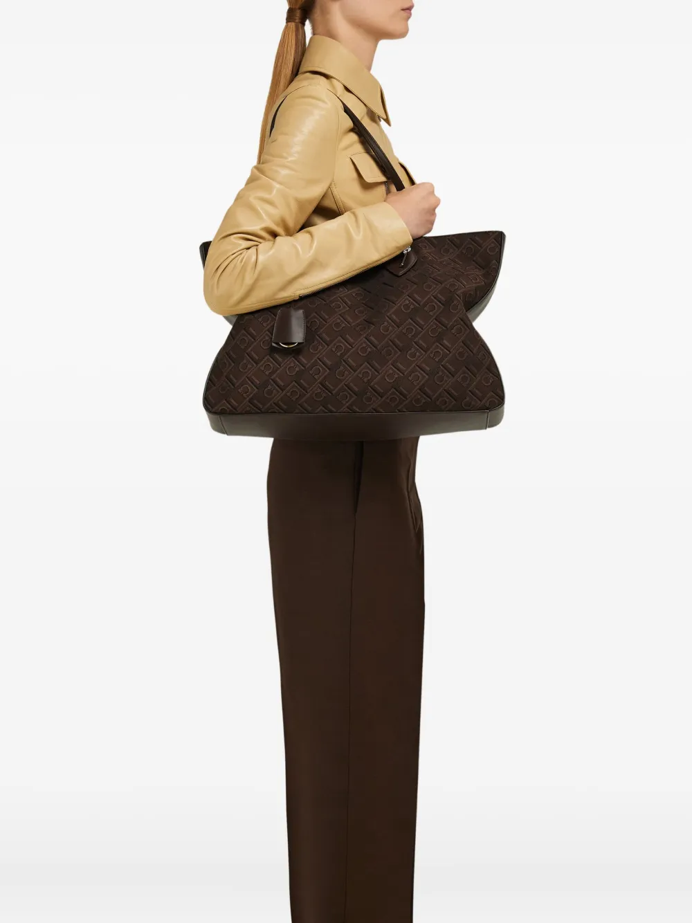 Ferragamo large Star-shaped tote bag - Bruin