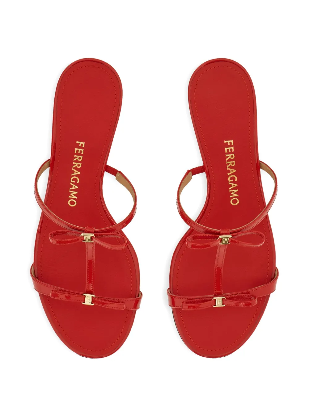 Ferragamo Sandalen met kitten hak en bandjes Rood