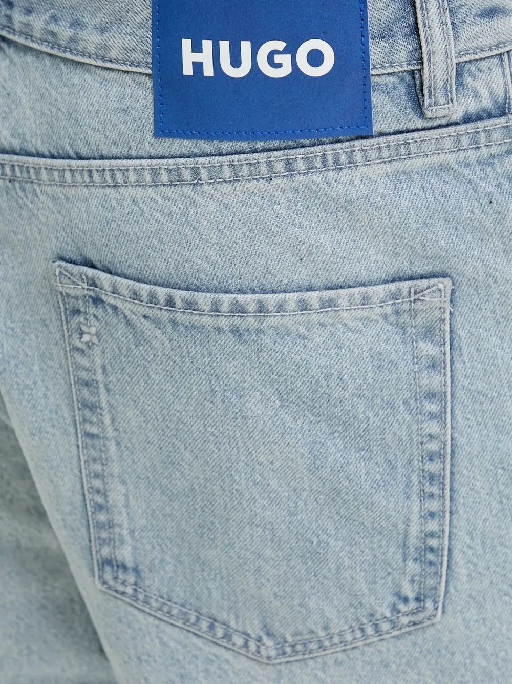 HUGO logo-patch denim shorts 449