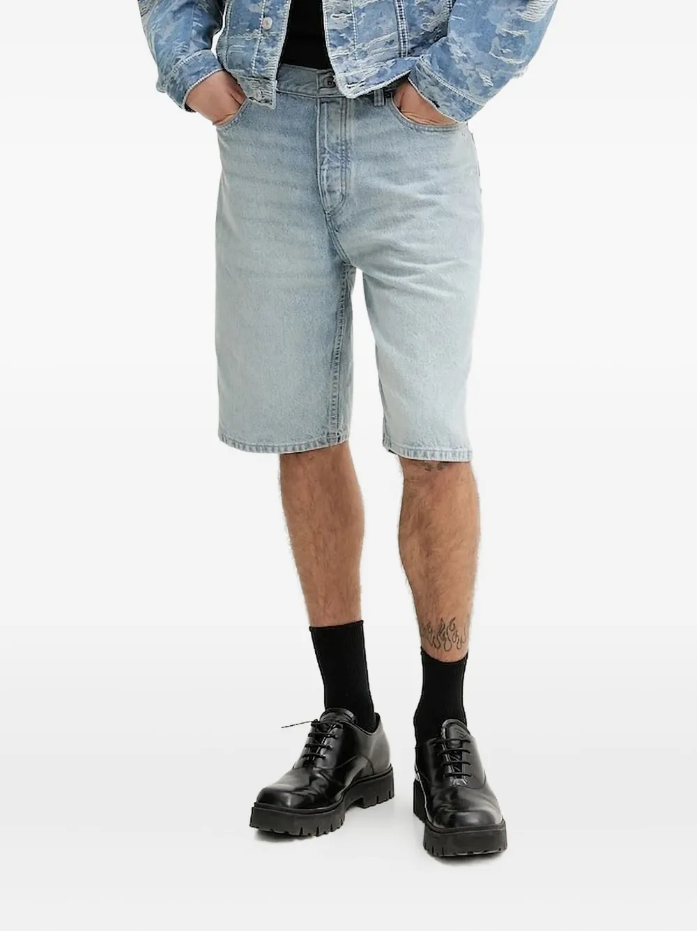 HUGO logo-patch denim shorts 449