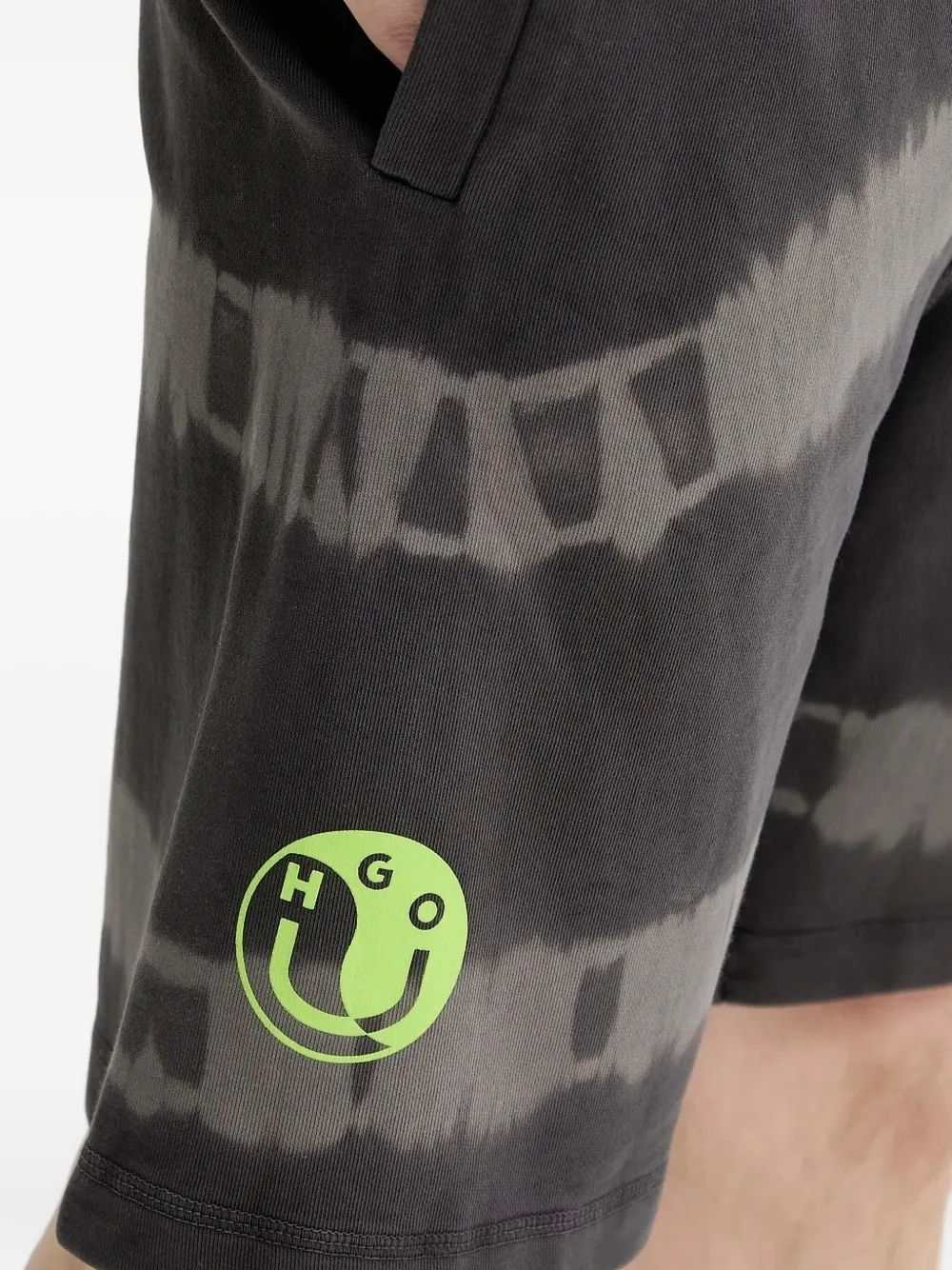HUGO Shorts met tie-dye logo Grijs