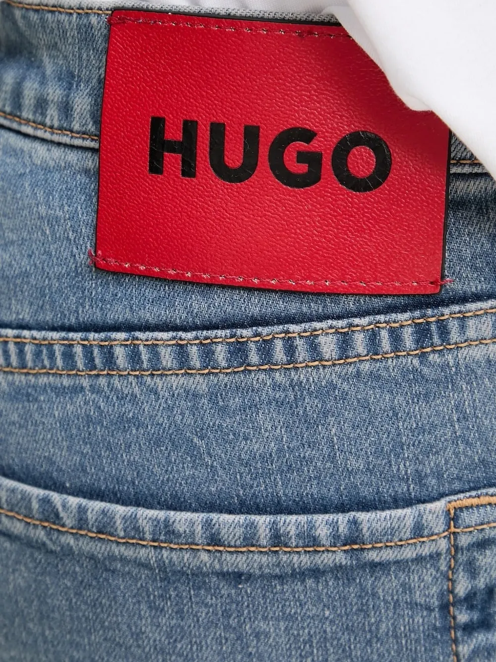 HUGO Jeans met leren patch en lichte wassing Blauw