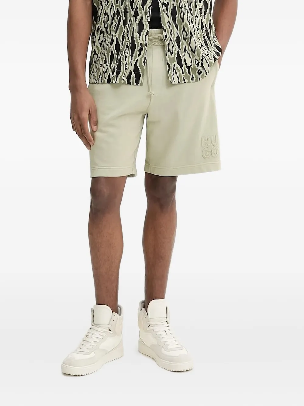 HUGO logo-embroidered shorts Groen