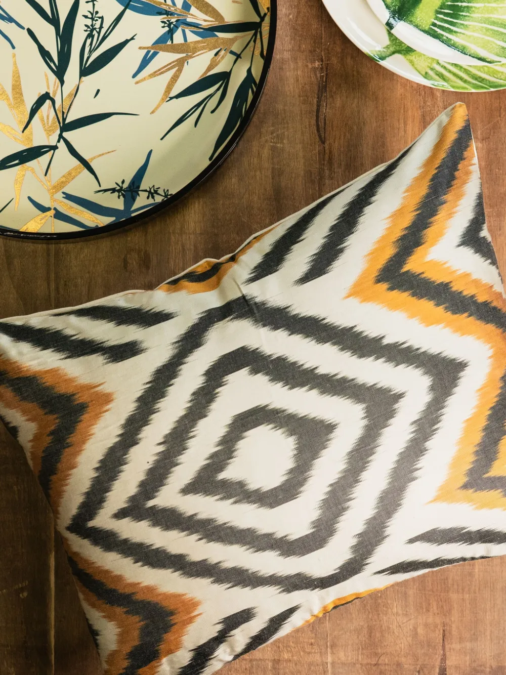 Les-ottomans Ikat Geometric Patterned Cushion