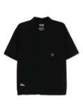 izzue logo-patch shirt - Black
