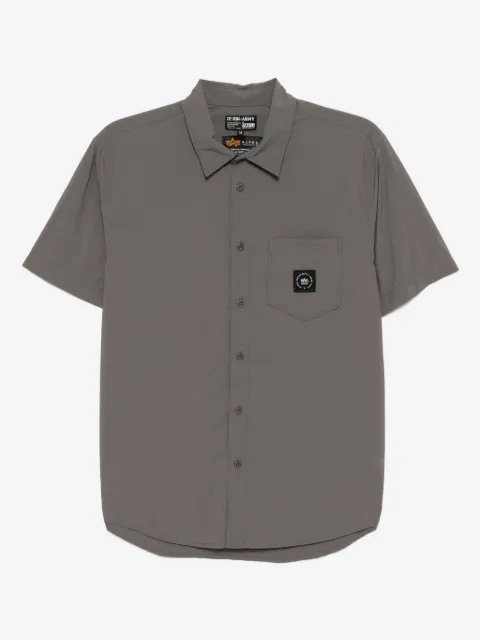 izzue camisa con parche del logo