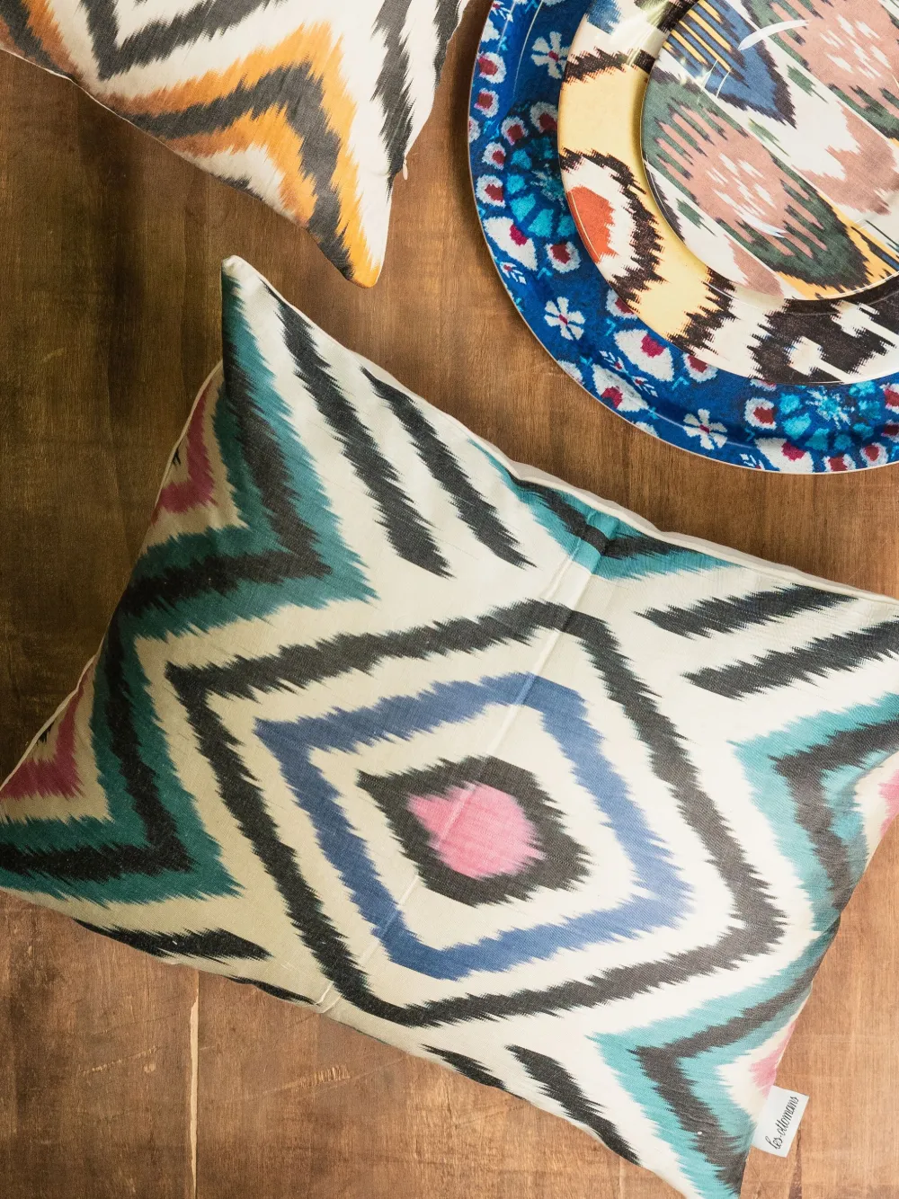  Les-ottomans Ikat Geometric Pattern Decorative Cushion - Neutrals 