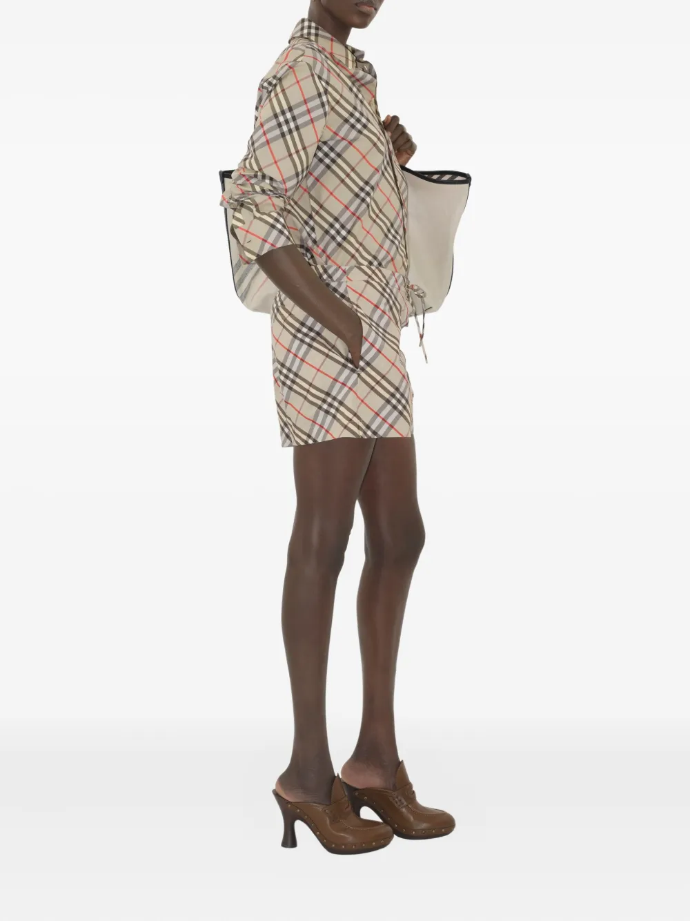 Burberry Geruite shorts Beige