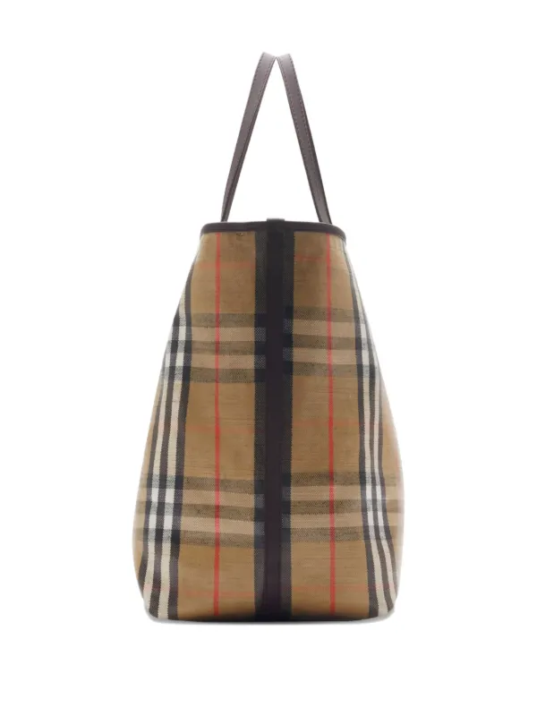 トートバッグ BURBERRY EMBROIDERED CANVAS LARGE HIGHLANDS SHOPPING BAG Burberry Large Highlands Tote Bag | Neutrals | FARFETCH