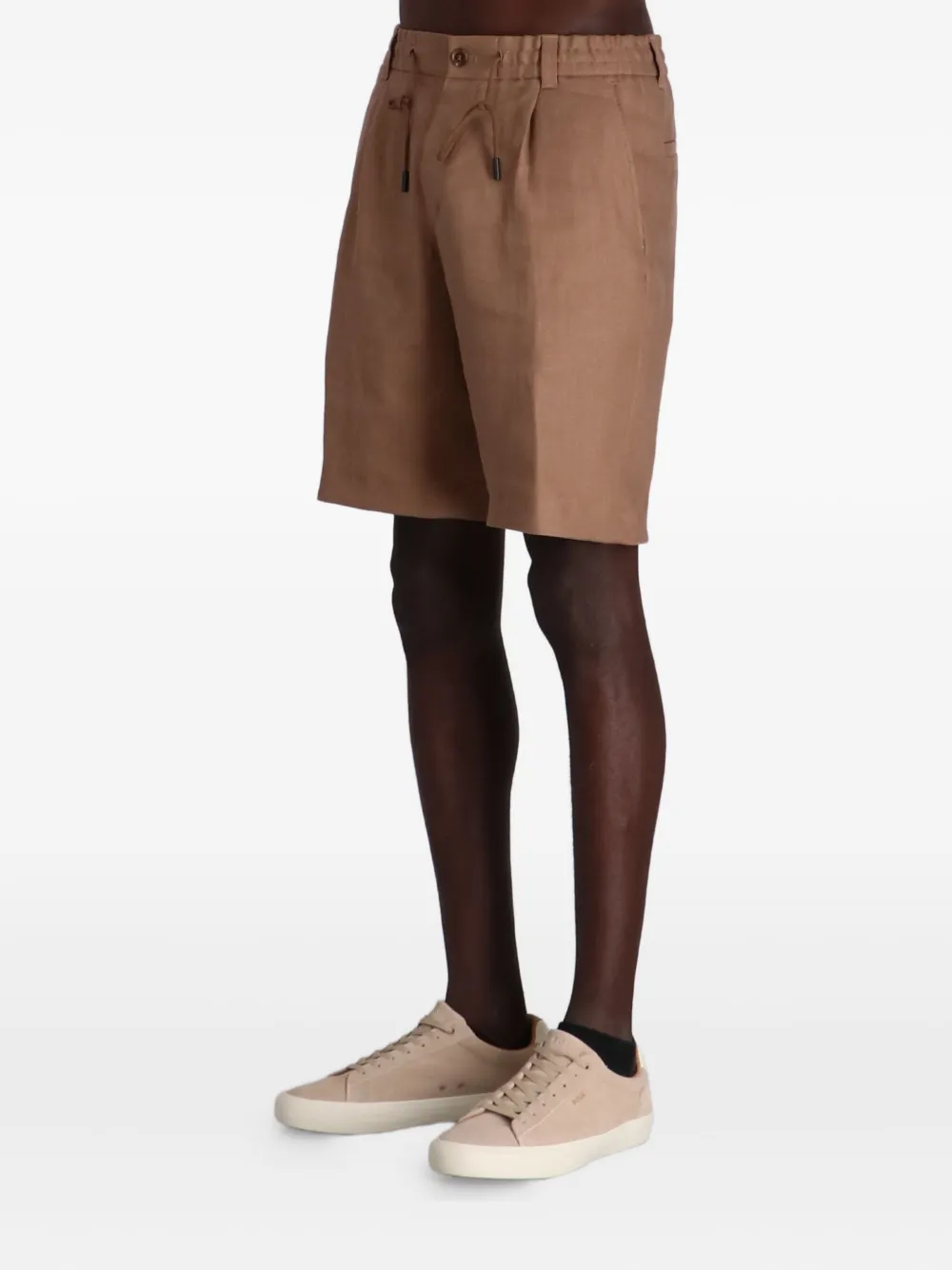 BOSS Shorts met plooidetail Bruin