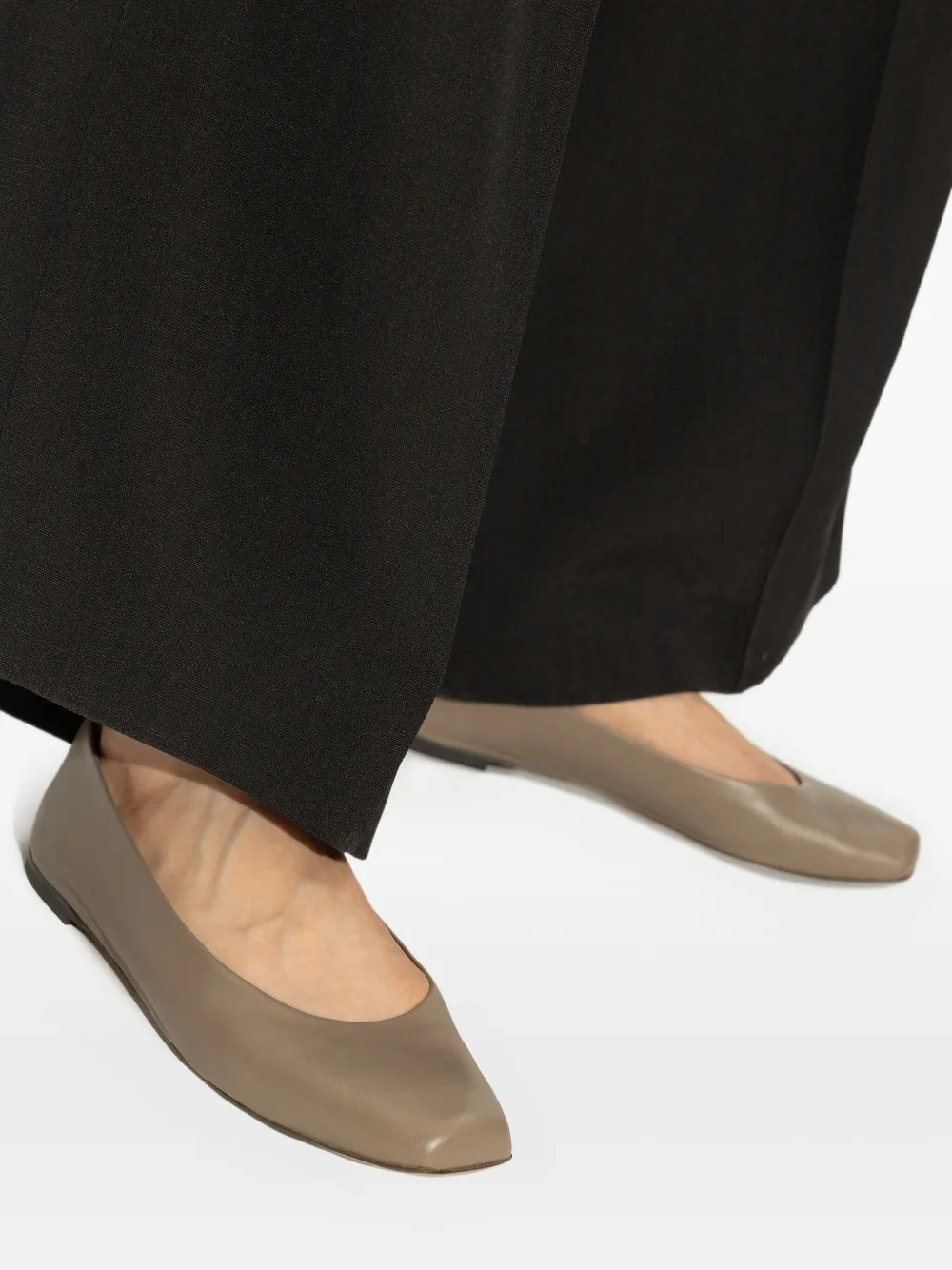 Emporio Armani Leren ballerina's Bruin